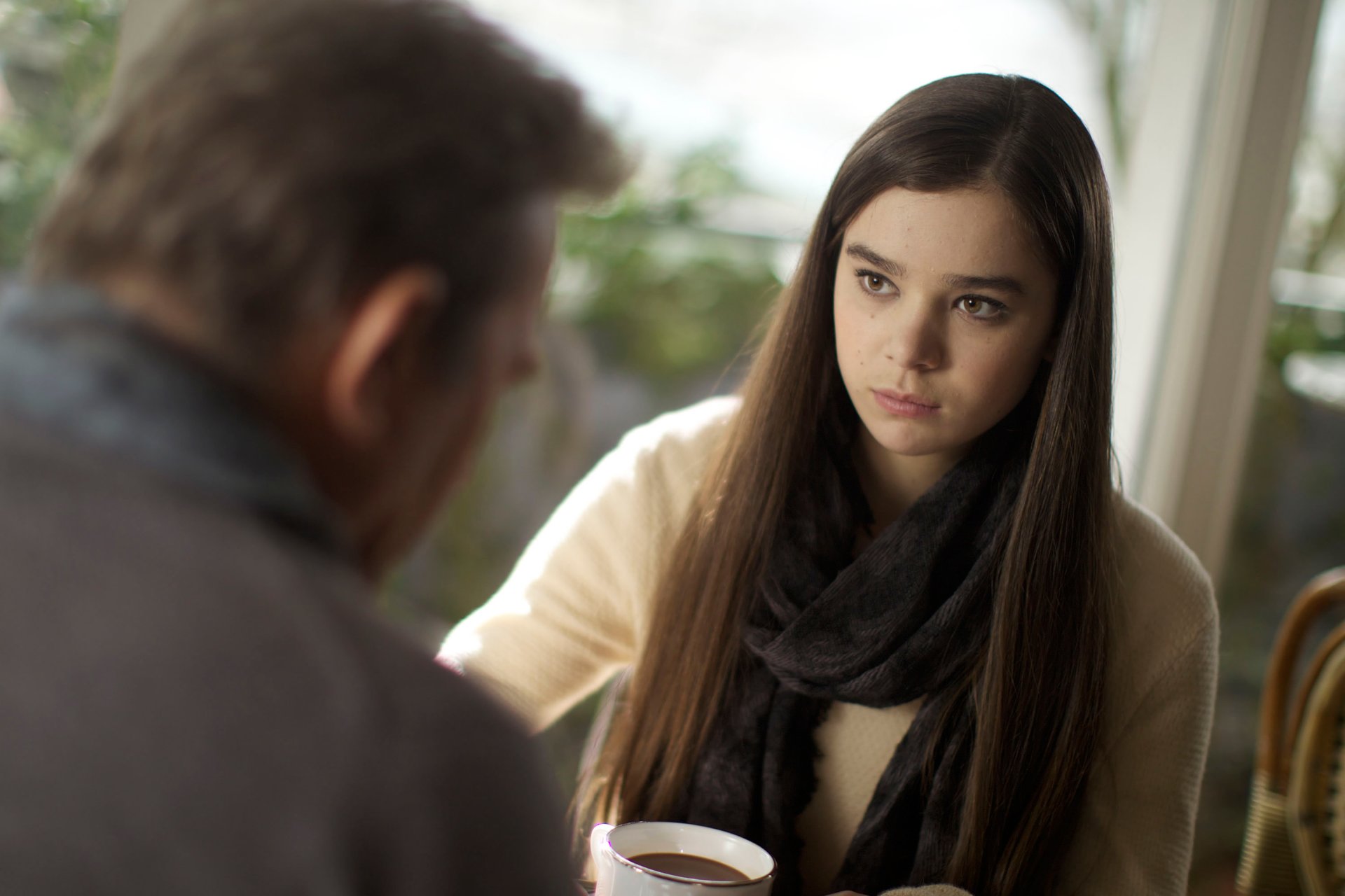 hailee steinfeld zooey renner tre giorni per omicidio kevin costner