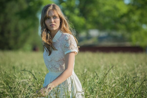 Foto de Lily Simmons de la serie banshee