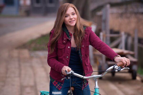 Ragazza in bicicletta . Vivere cosa Amare