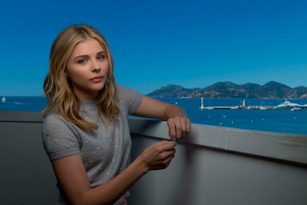 Chloe Moretz en el hotel de vacaciones