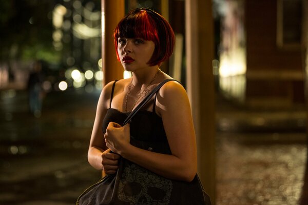 Fille aux cheveux rouges du film le grand niveleur