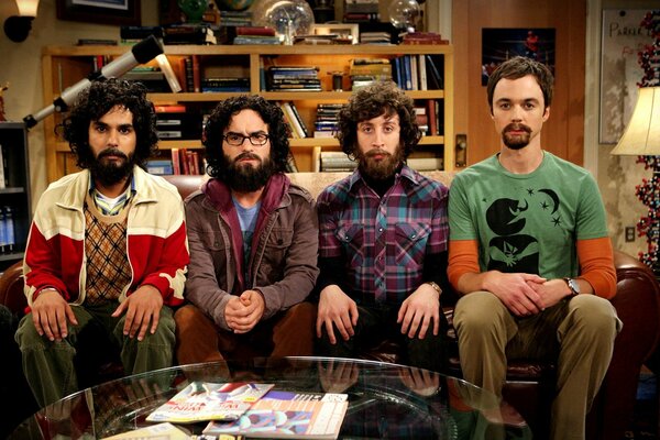 Sheldon, Leonard, Howard, Raj con bigote y barba