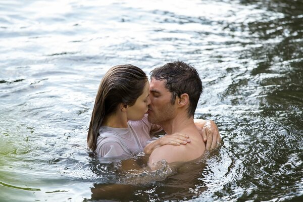 Le meilleur est en moi. Moment dans le lac. Baiser