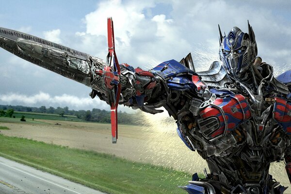 Optimus Prime con la spada in mano