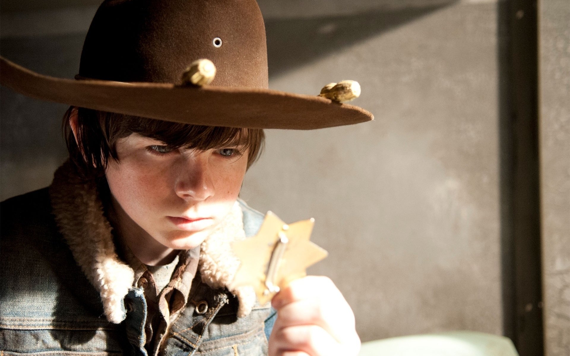 walking dead walking dead tv-serie zombies carl grimes chandler riggs chandler riggs hut hintergrund