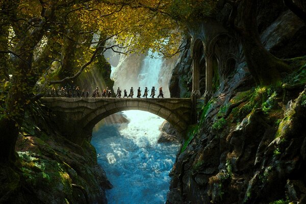 El Hobbit en el bosque en el puente