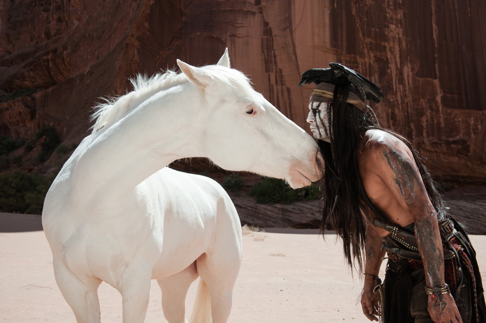 lone ranger johnny depp tonto schauspieler indianer pferd vogel krähe