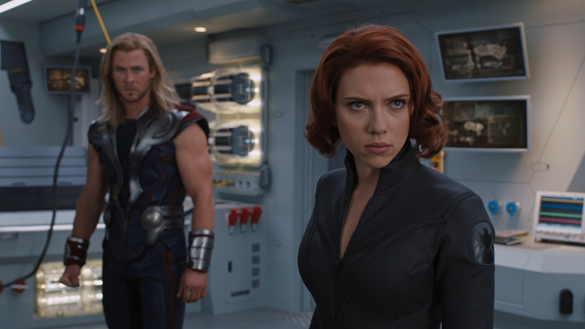 avengers marvel cud superbohaterowie zespół organizacja tarcza czarna wdowa natasha romanoff agent scarlett johansson chris hemsworth thor asgardian god of thunder