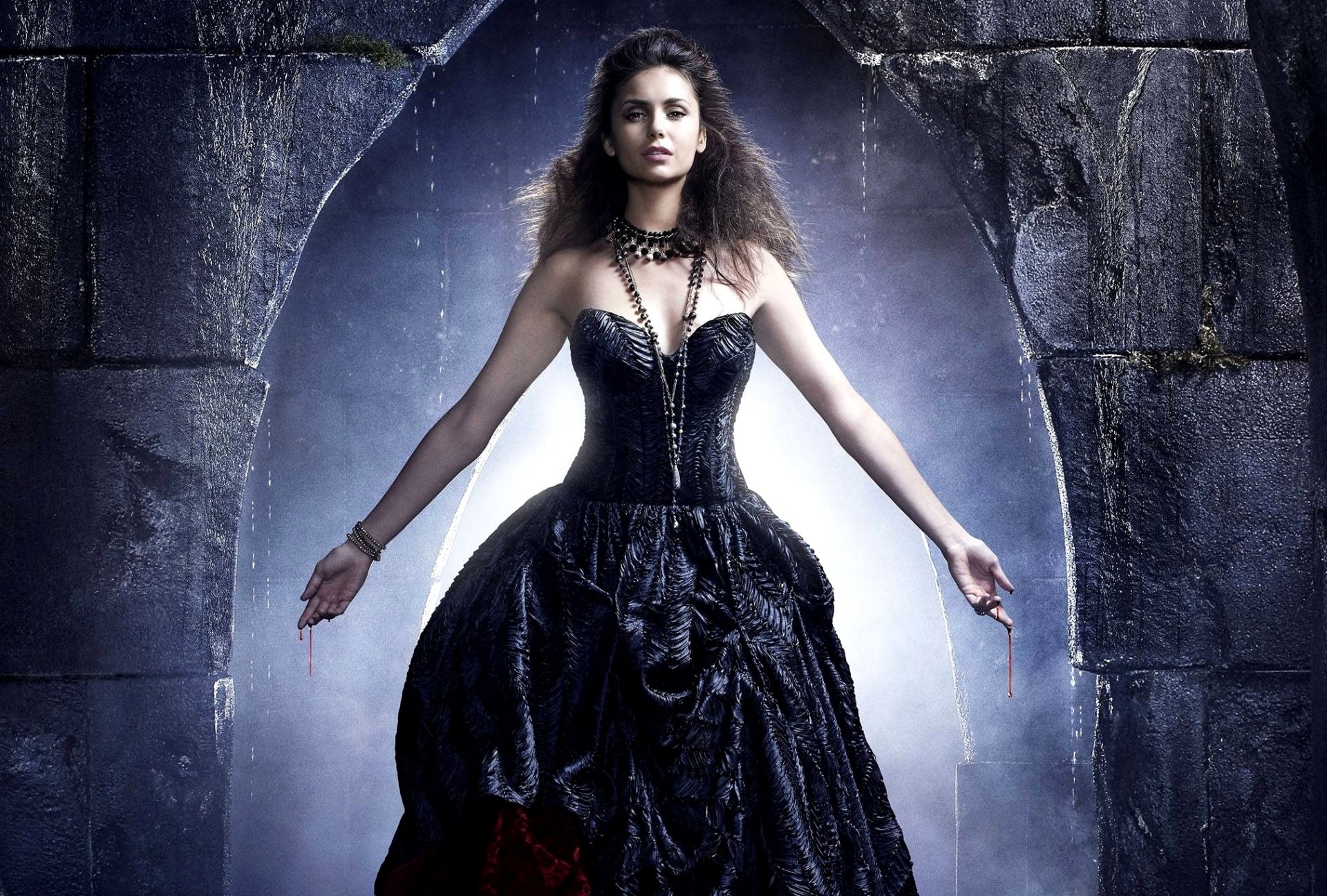 vampire diaries temporada 4 temporada 4 serie de televisión elena gilbert actriz nina dobrev chica morena vestido manos sangre