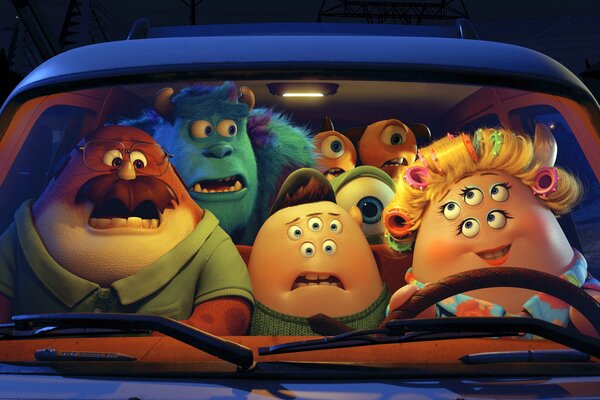 Paseo en el coche con mamá Monsters University