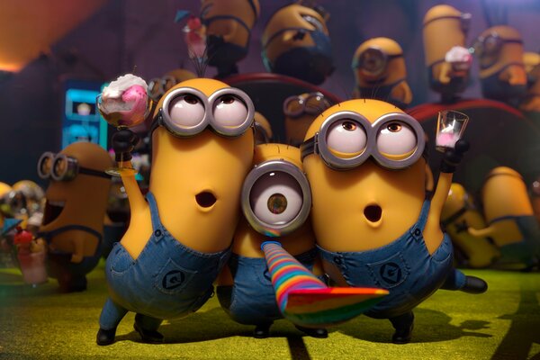 Los minions cantan. Despicable me