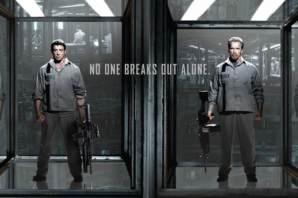 Sylvester Stallone and Arnold Schwarzenegger in the movie Escape Plan with a gun