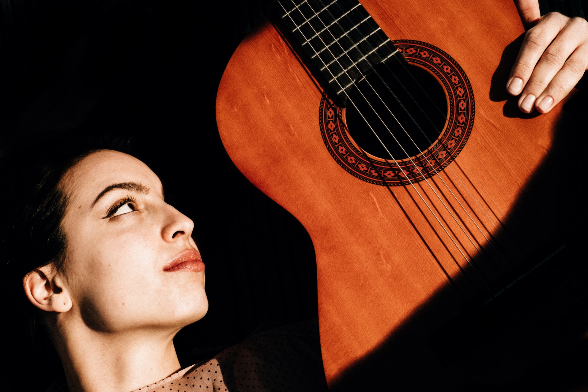 ragazza chitarra musica