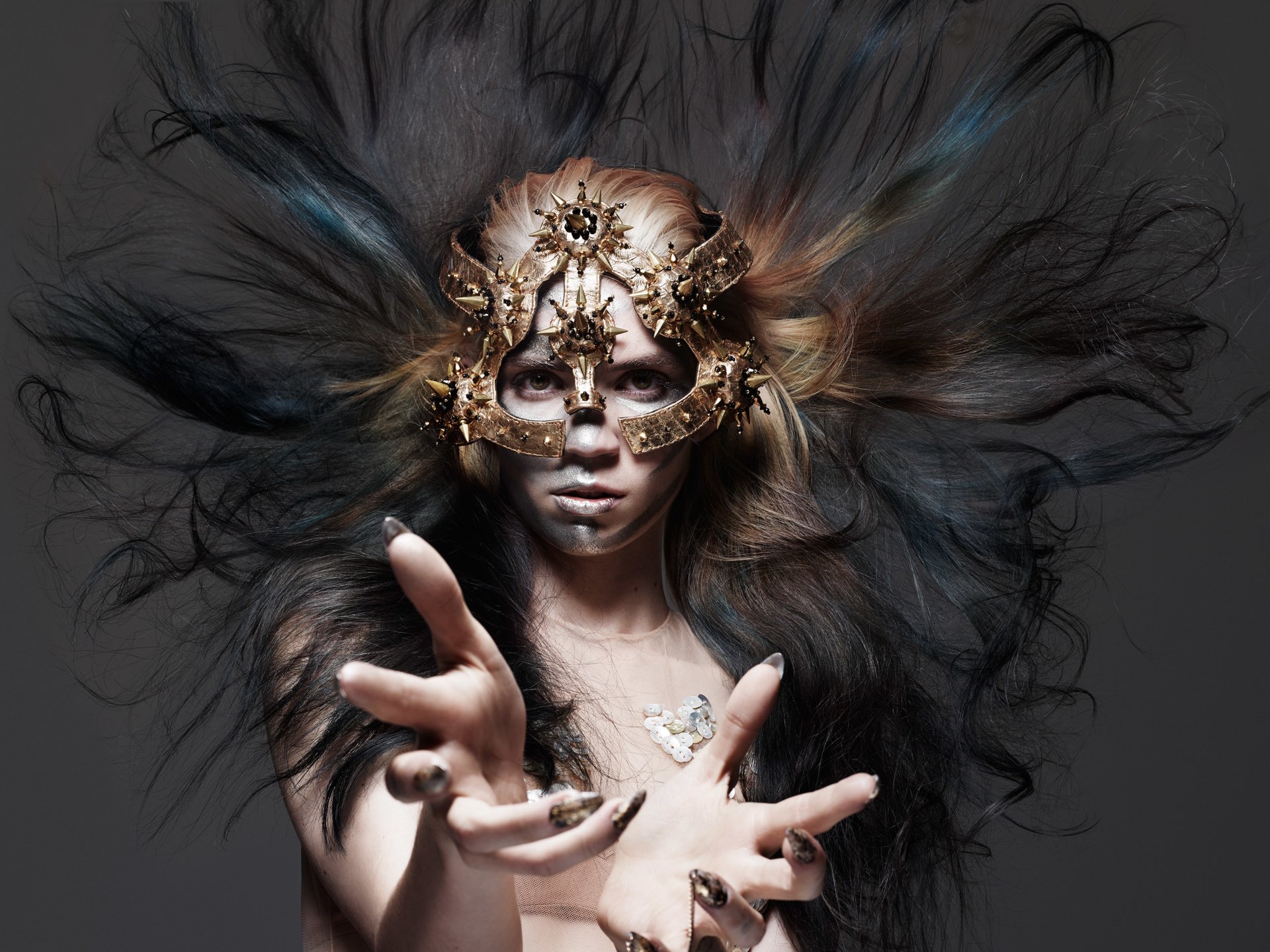 grimes claire boucher canada singer hair style make-up mask style gesture hunger 2015 photos rankin