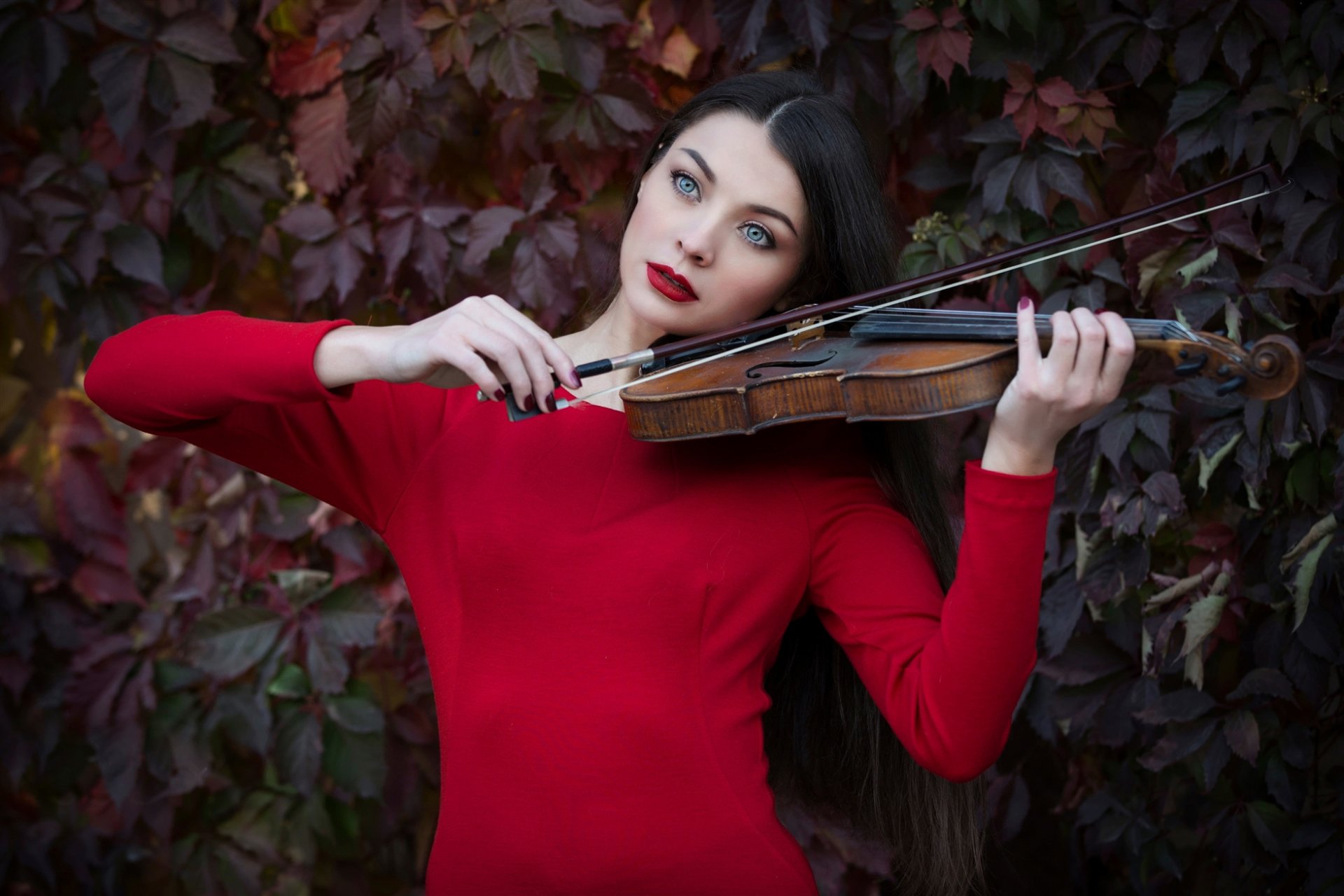 autumn sonata girl make-up autumn violin in red