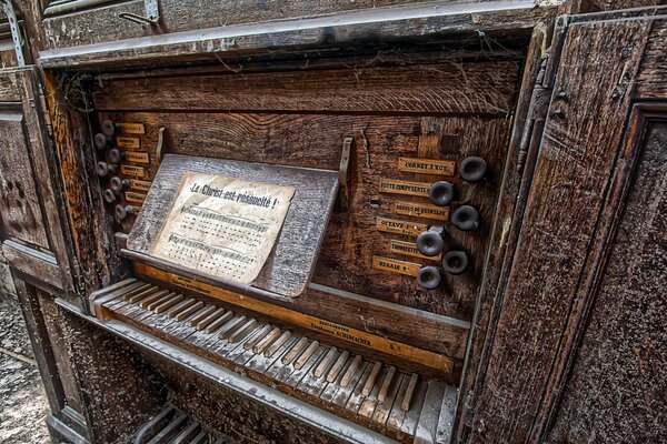 Instrument de musique Vintage or