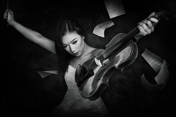 Fille asiatique joue du violon