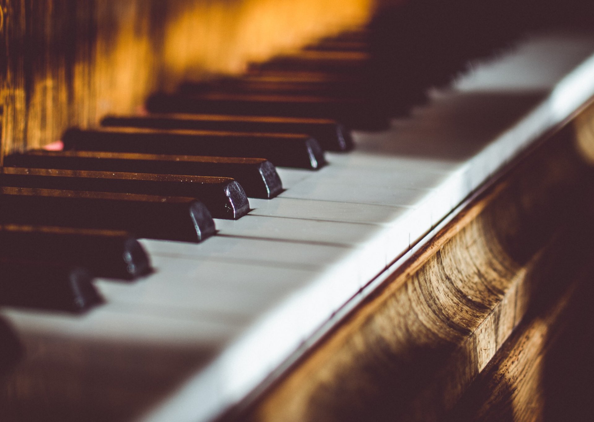 pianoforte tasti bianco nero