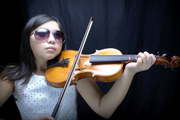 A girl musician plays the violin