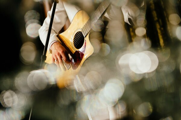 Beau jeu de guitare