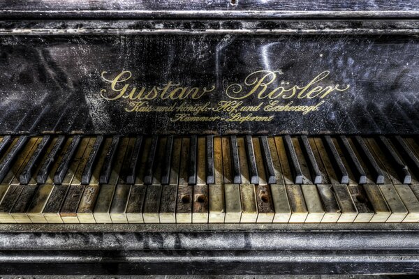 Vecchio pianoforte per buona musica