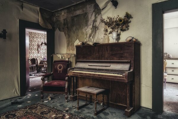 Maison ancienne avec piano