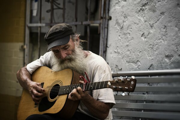 Denny Grants Musik auf der Gitarre