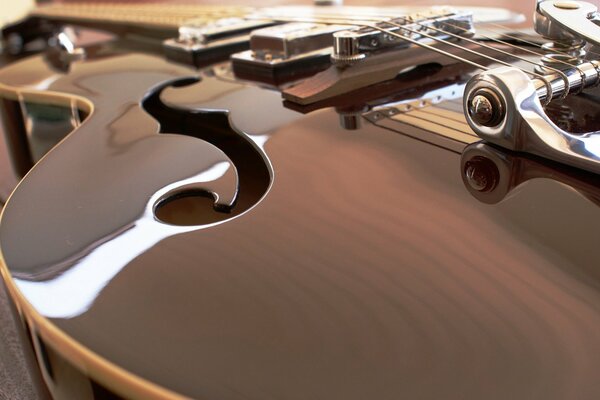 Belle guitare laquée