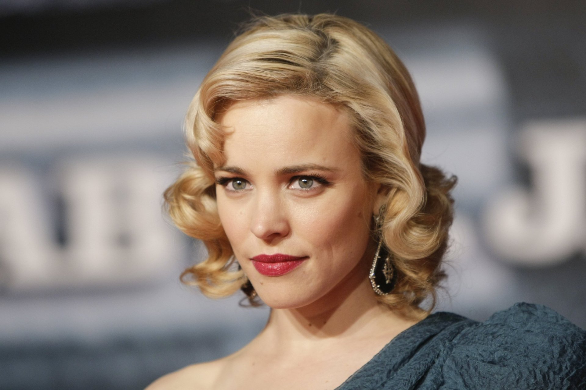 rachel mcadams celebrity actress hair style red lipstick view 3000x2000