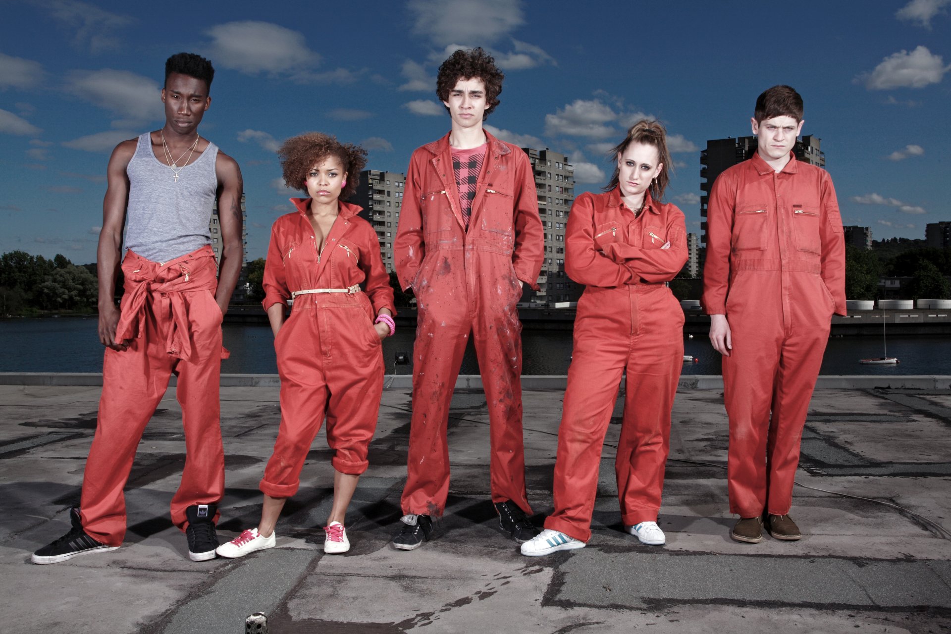 misfits escoria perdedores malos nathan stewart-jarrett nathan stewart-jarrett curtis donovan antonia thomas alisha bailey robert sheehan robert sheehan nathan young lauren soka lauren soca kelly bailey reon ivan reon simon bellamy serie de televisión