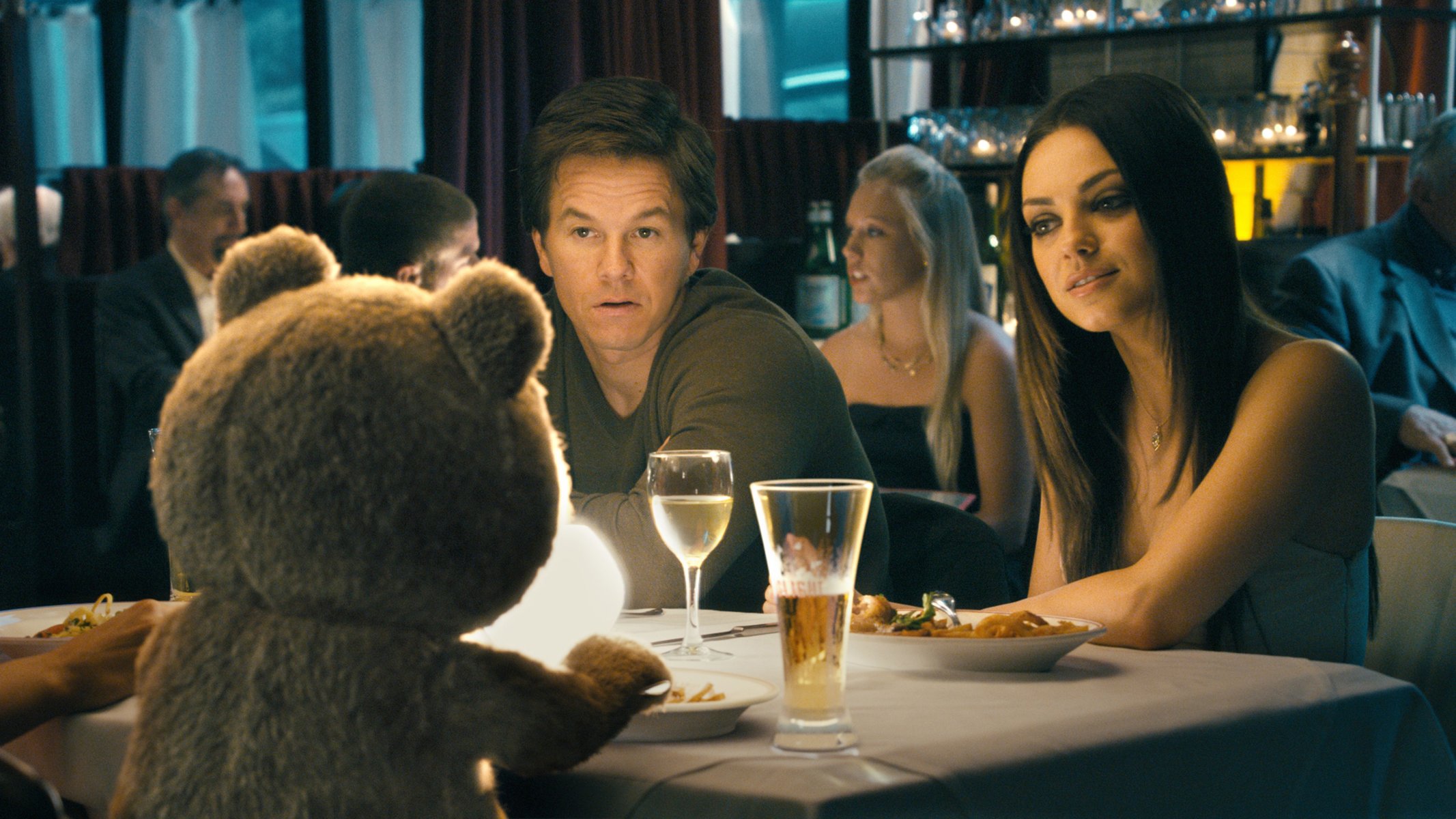 das dritte extra ted mark wahlberg john bennet mila kunis laurie collins