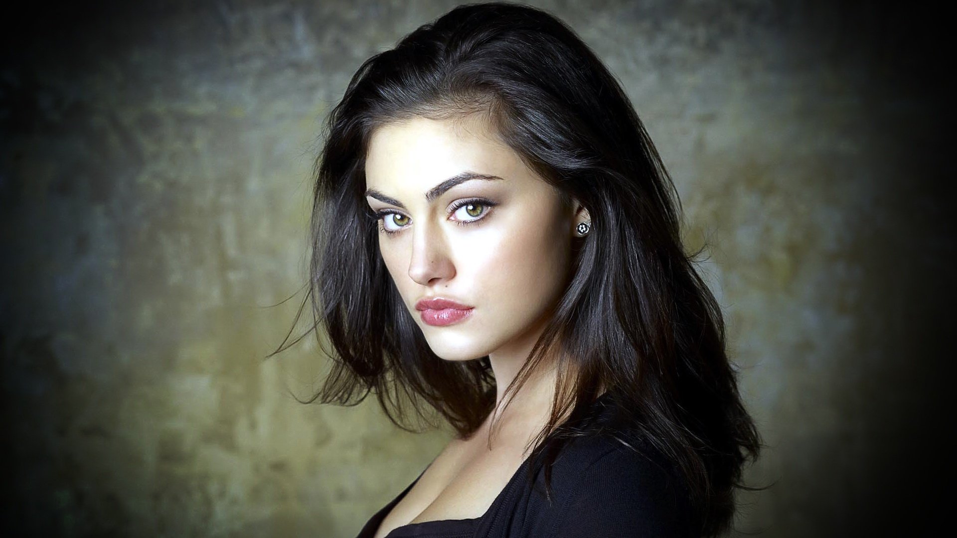 filmy dziewczyna brunetka aktorka phoebe tonkin sekretny krąg serial czarownica sekretny krąg