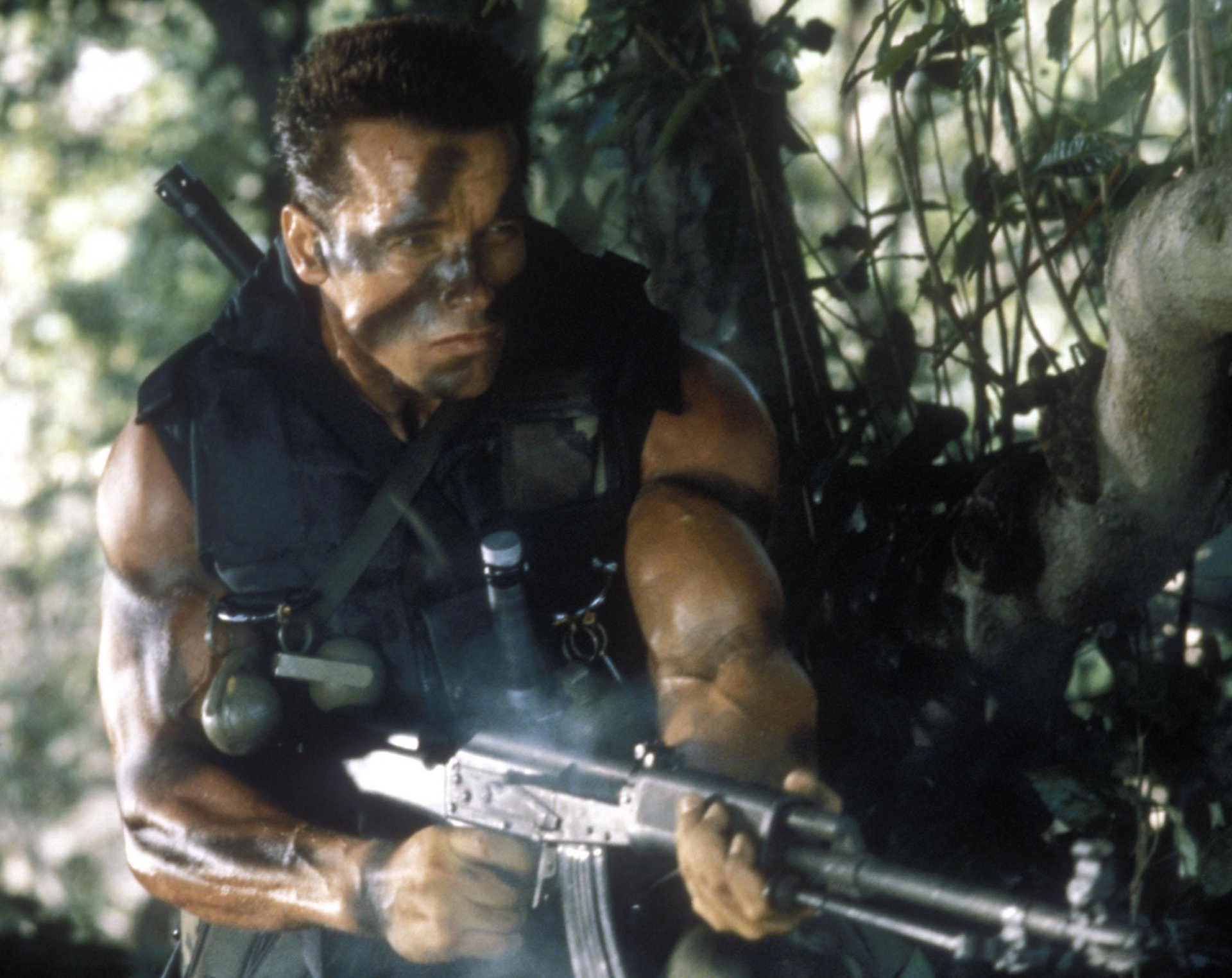 comando comando arnold schwarzenegger john matrix soldado kalash