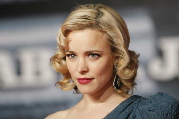 Rachel McAdams with red lipstick