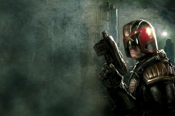 Judge Dredd helmet and weapon