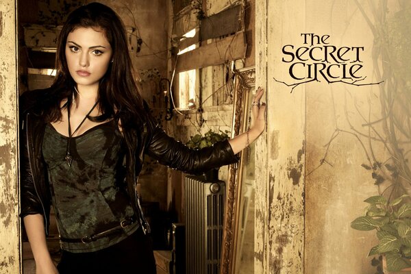 Phoebe Tonkin in the movie The Secret Circle 