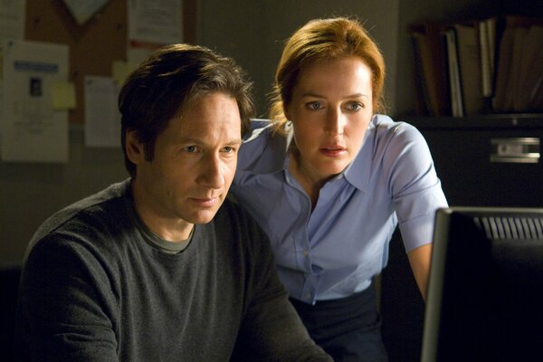 Mulder et Scully de la série secrets