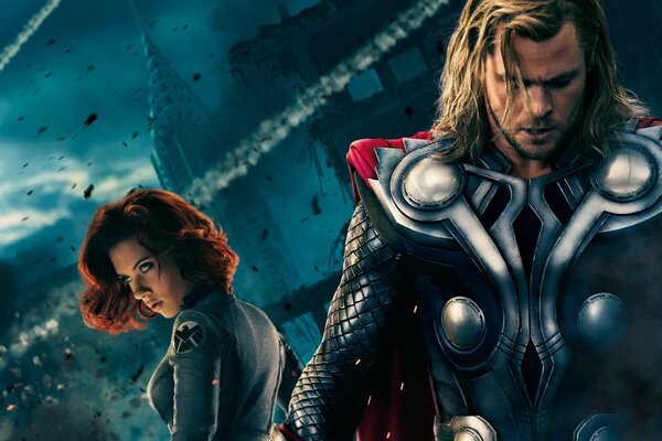 Scarlett Johansson y Chris Hemsworth en los Vengadores