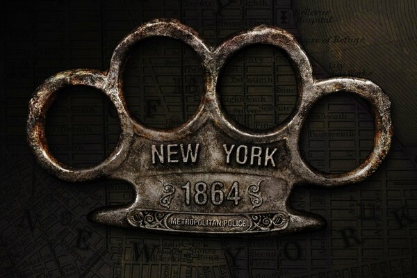 Brass knuckles with the inscription New York