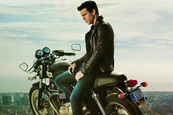 Mario Casas is sad on a motorcycle