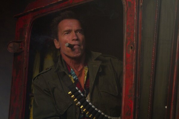 L attore Arnold Schwarzenegger di The Expendables 2.