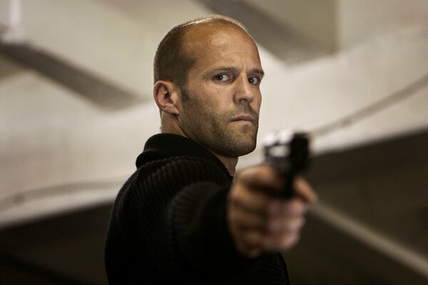 Statham viser pour le tir