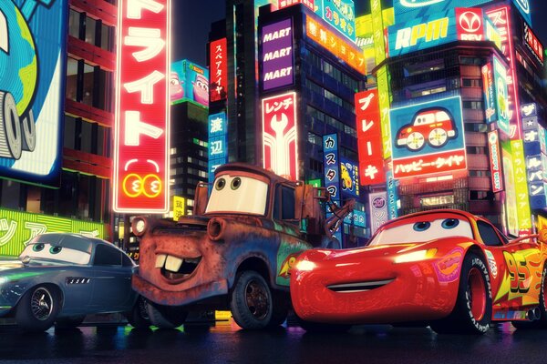 Personajes de dibujos animados Cars 2 en la ciudad de la noche