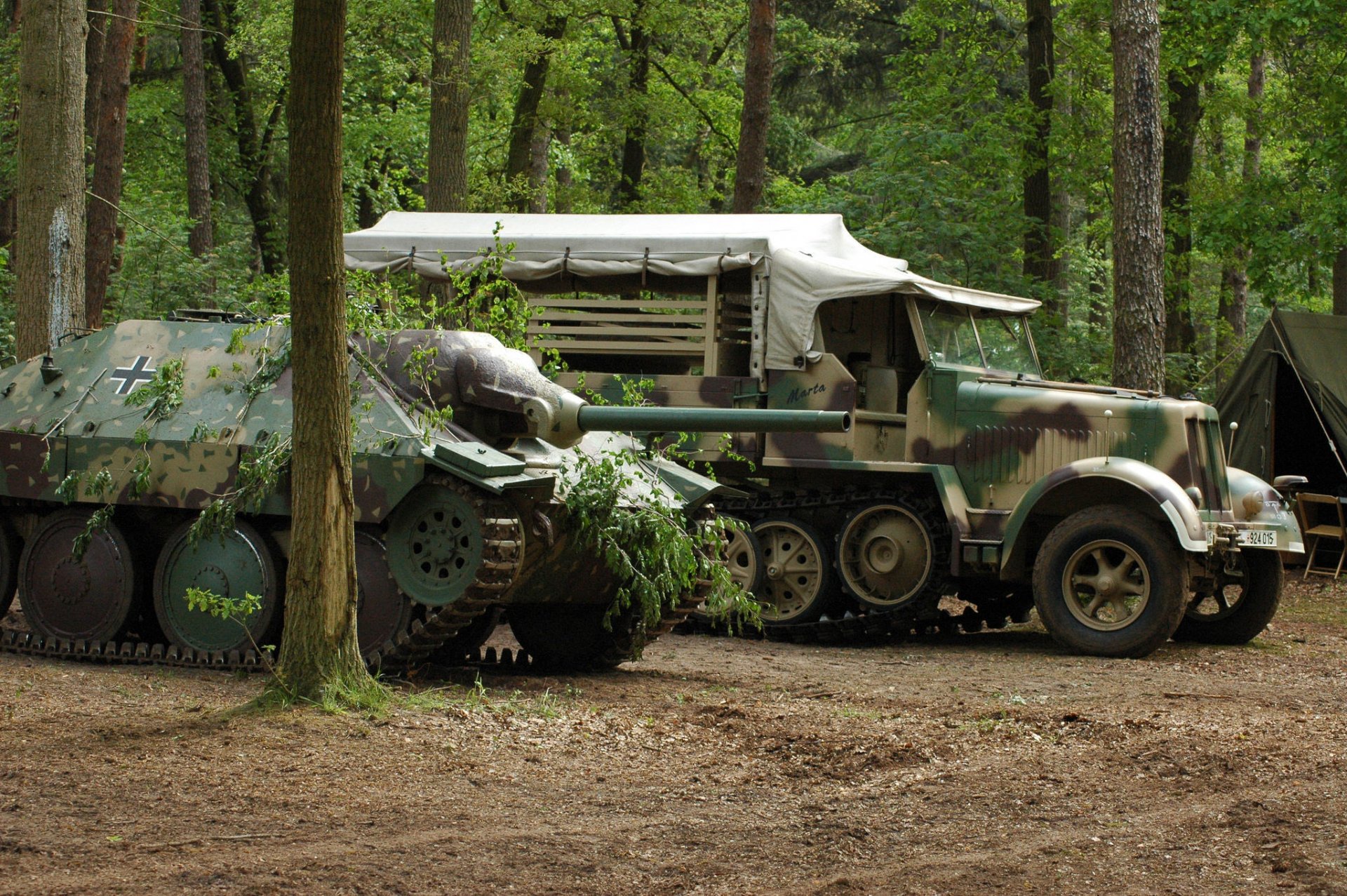 hetzer hetzer jagdpanzer 38 autopropulsado artillería orugas camión militar bosque