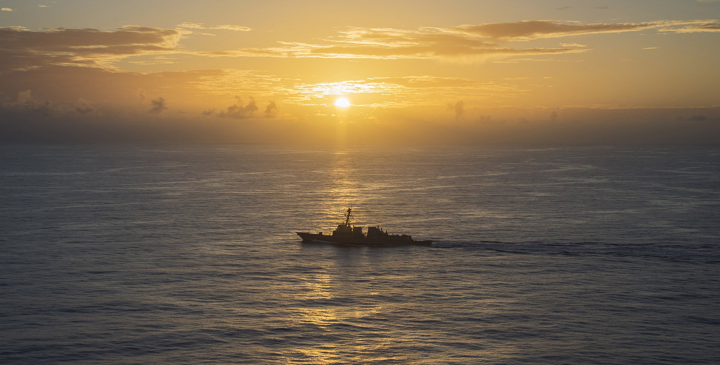 uss michael murphy ddg 112 destructor de misiles mar de filipinas barco puesta del sol armas