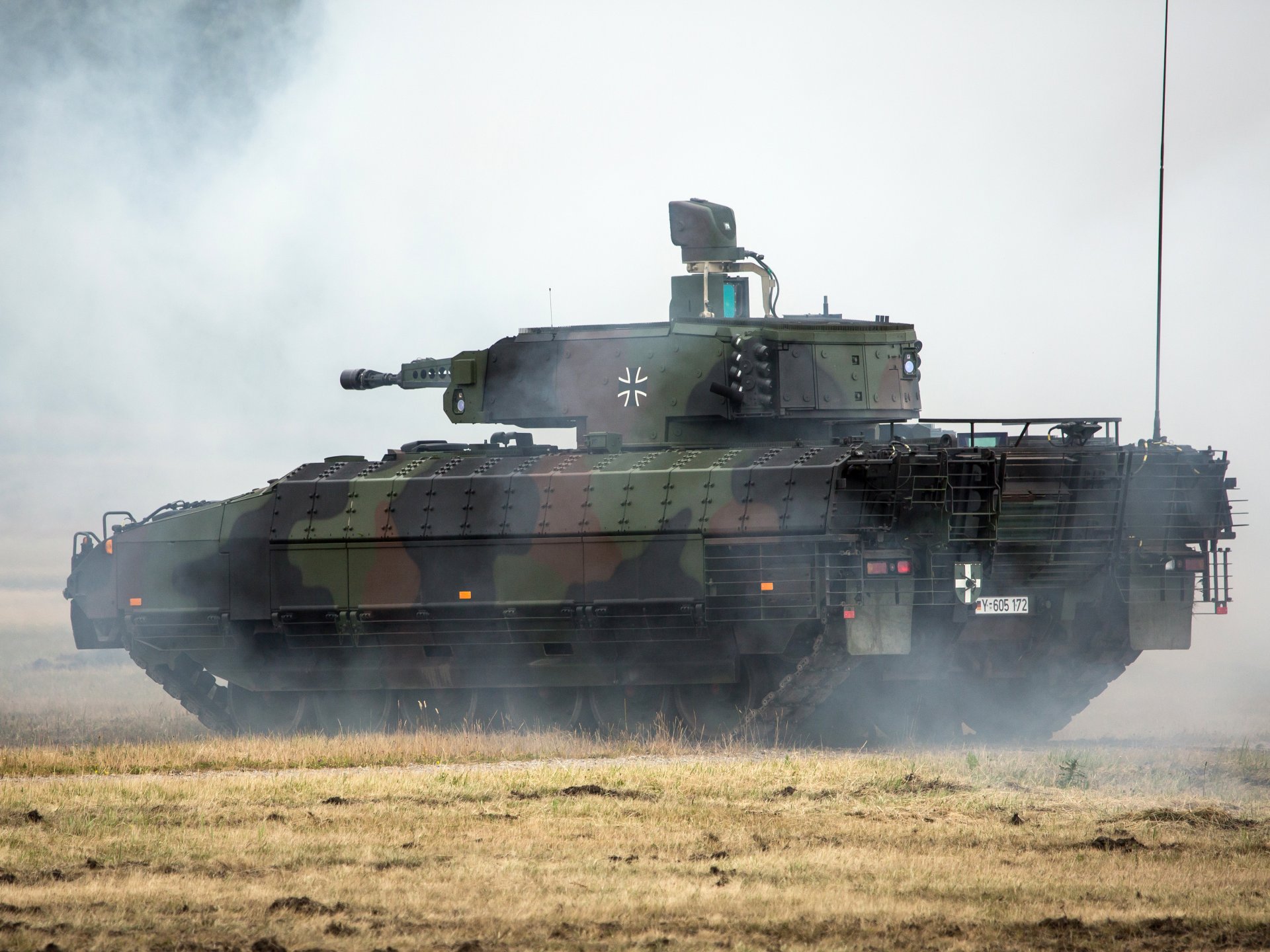 puma schützenpanzer alemán blindado combate vehículo infantería humo