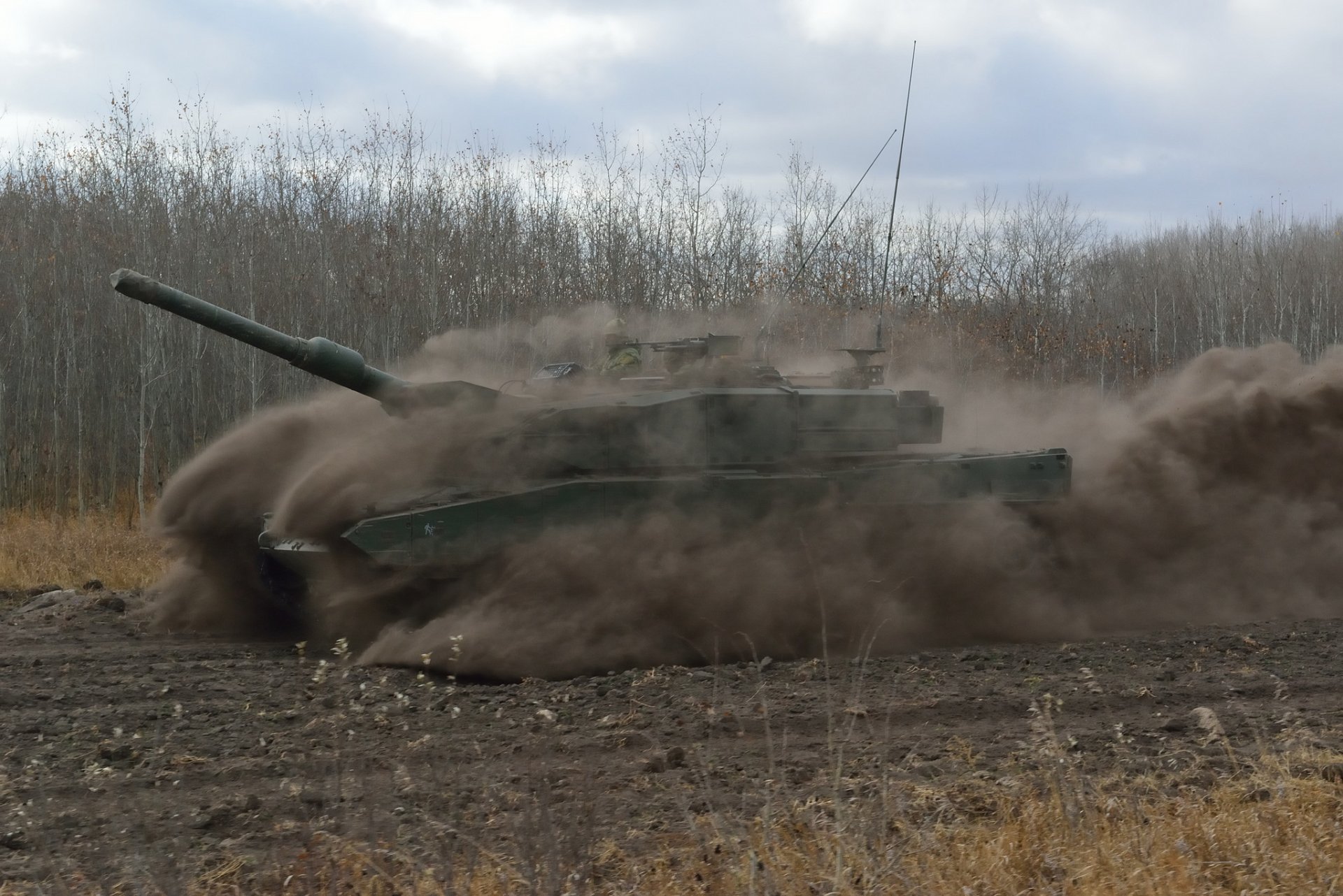 leopard 2a6 leopard 2a6 czołg prędkość pyłu