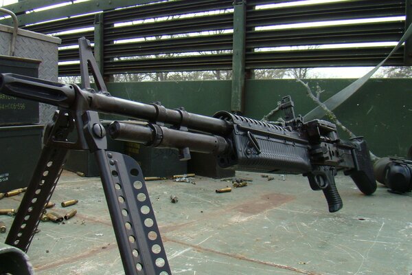 American heavy weapons, machine gun