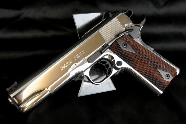 Self-loading pistol para 1911