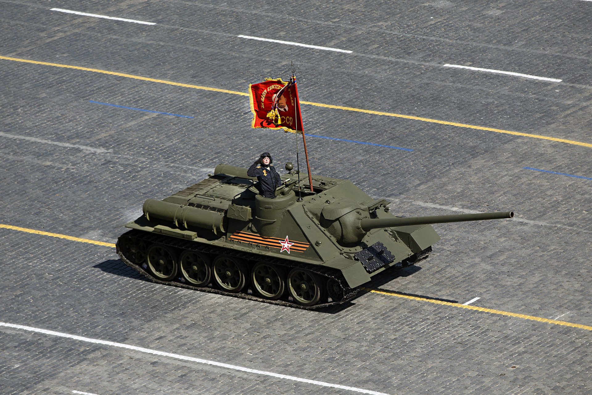 su-100 soviética artillería autopropulsada instalación día de la victoria fiesta plaza roja desfile